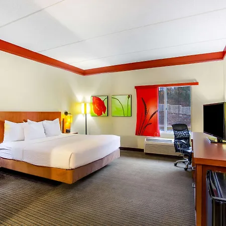 La Quinta By Wyndham Raleigh Crabtree Hotel Exterior photo