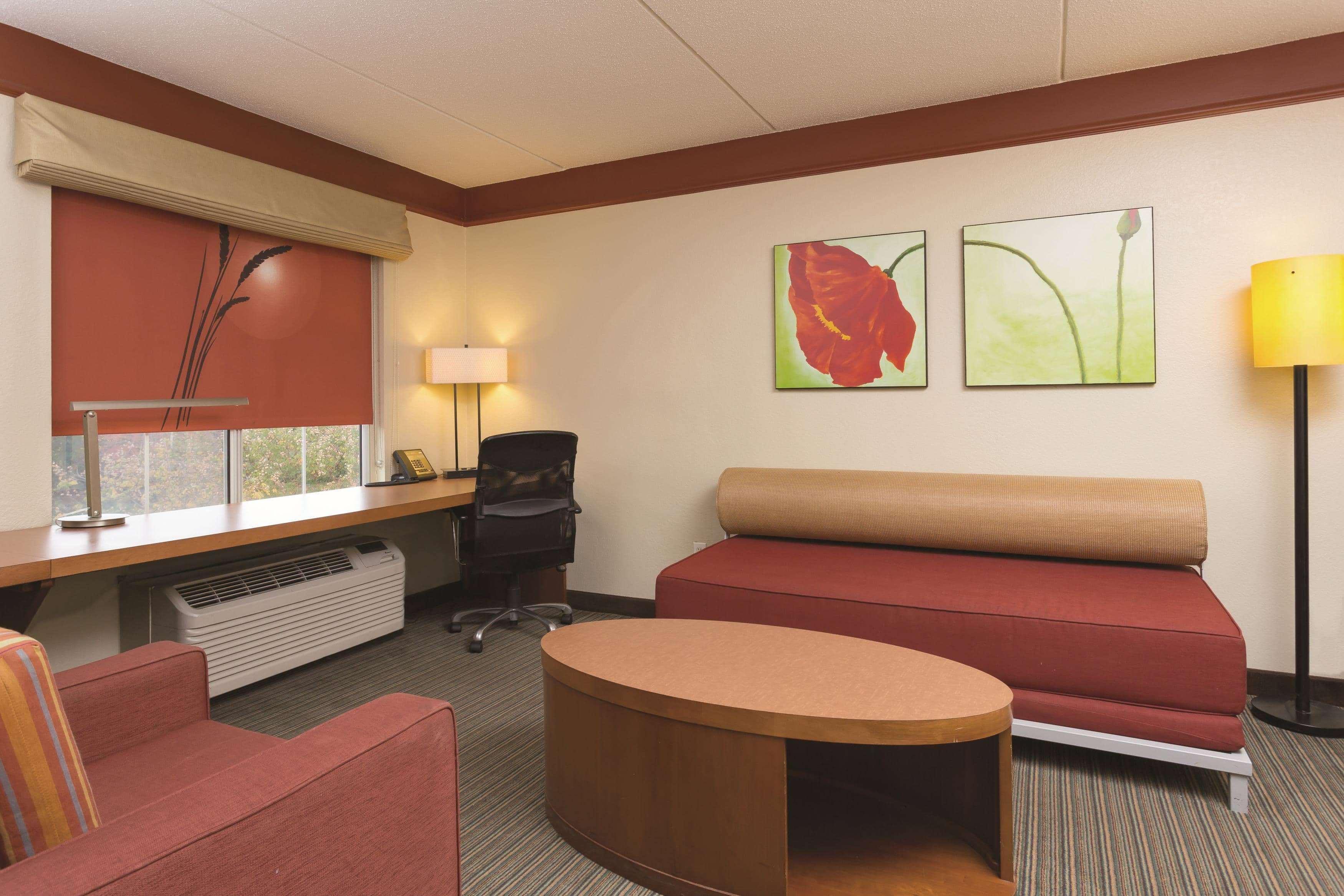 La Quinta By Wyndham Crabtree Hotel