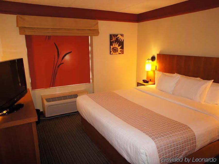 La Quinta By Wyndham Crabtree Hotel